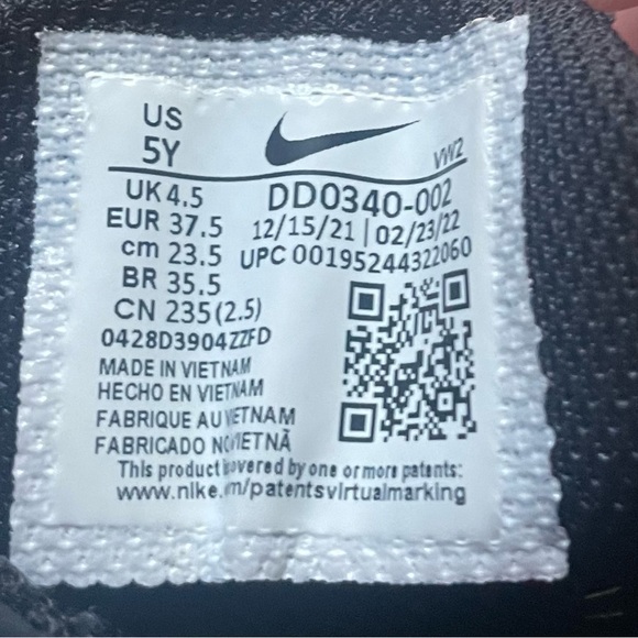 Nike boys basketball shoes Kyrie Irving - Picture 3 of 6